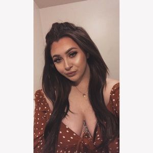 Meet your Posher, Lina